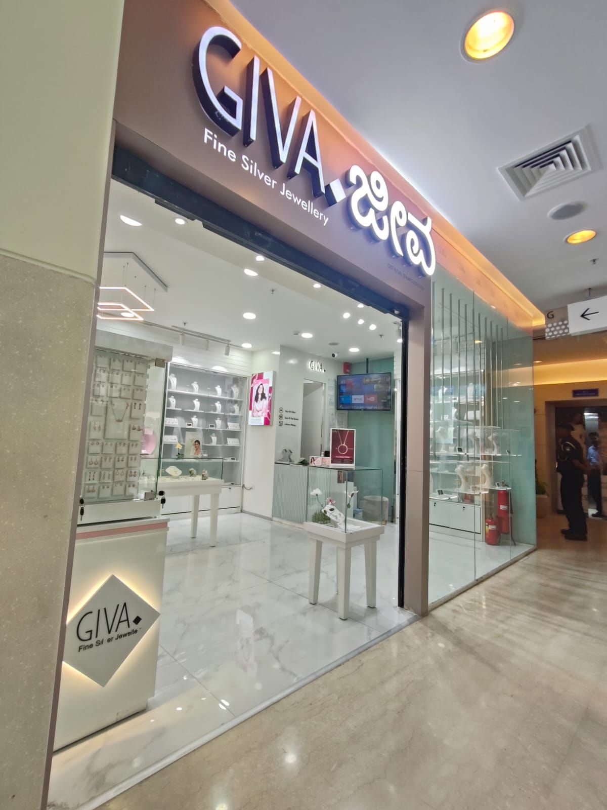GIVA Silver & Gold Jewellery | 1MG Lido Mall | Lab Grown Diamonds — photo