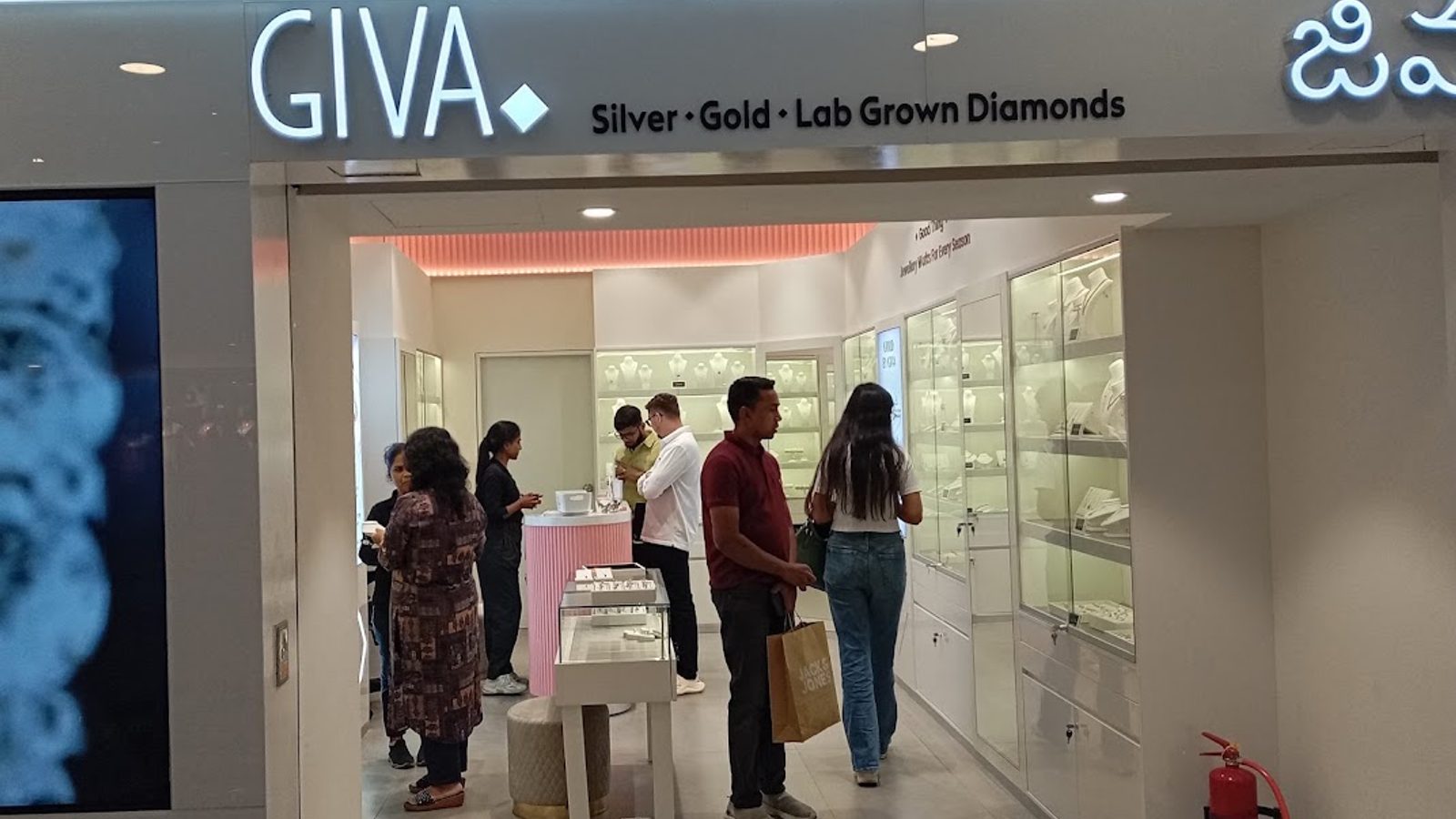 GIVA Silver & Gold Jewellery | GVK 1 Mall | Lab Grown Diamonds