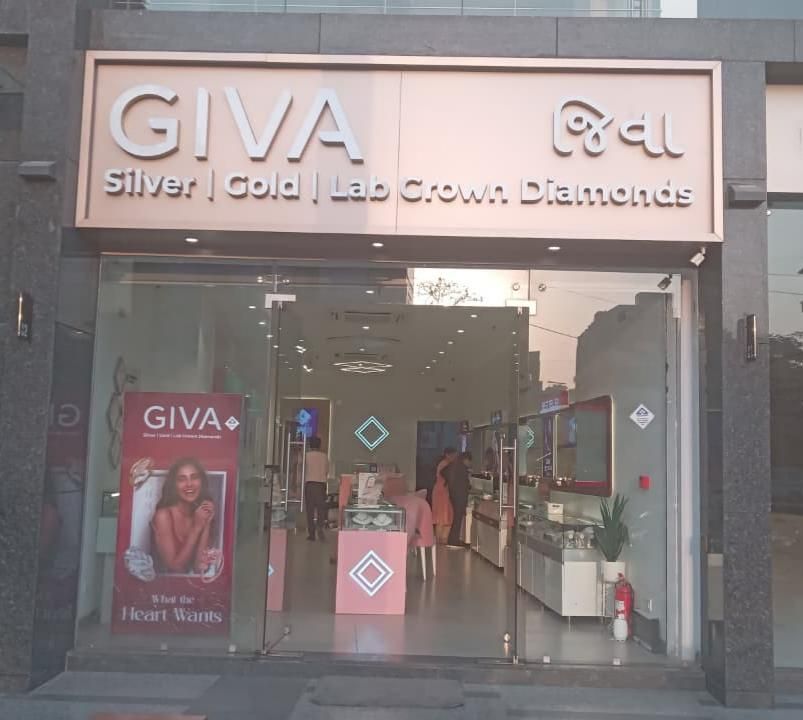 GIVA Silver & Gold Jewellery | Shyamal Unicus | Lab Grown Diamonds — photo