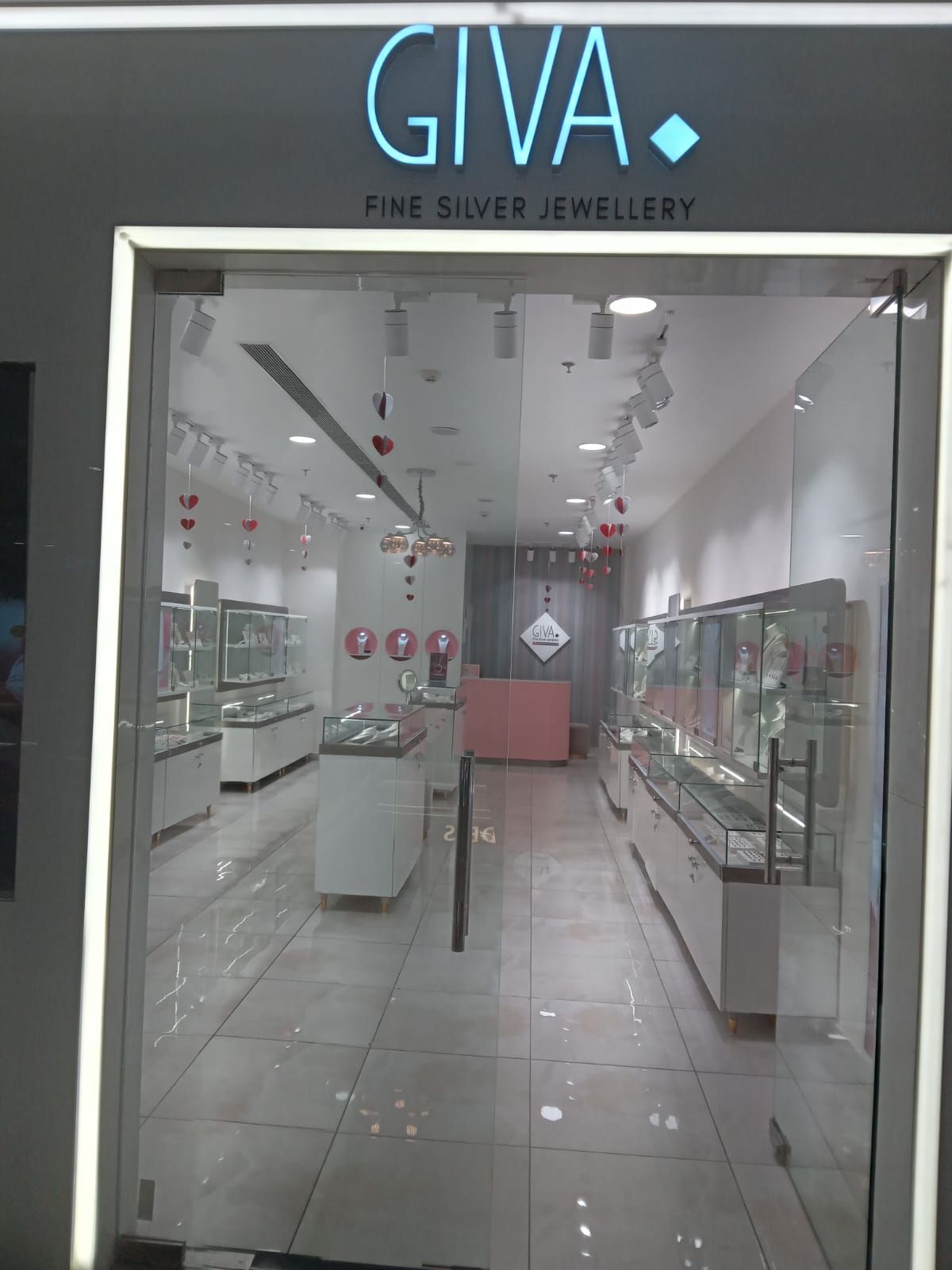 GIVA Silver & Gold Jewellery | Mall of Jaipur | Lab Grown Diamonds — photo