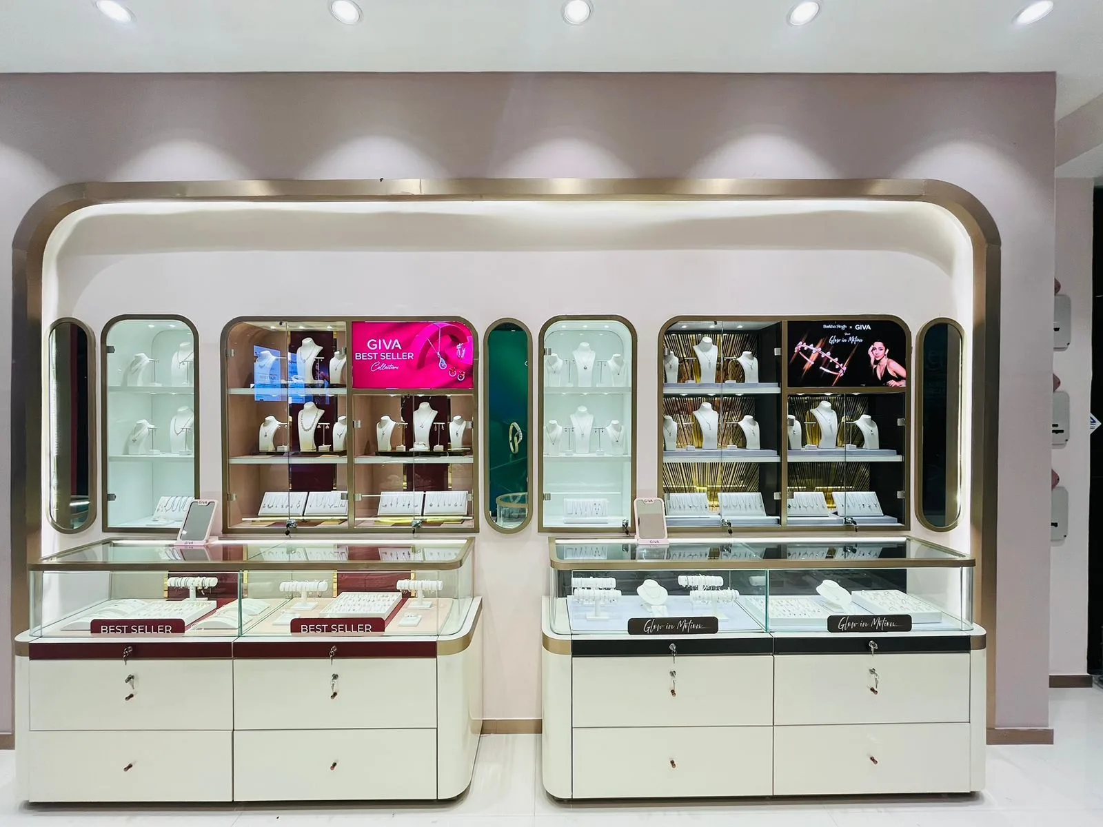 GIVA Silver & Gold Jewellery Store | Gulshan One29, Noida — photo