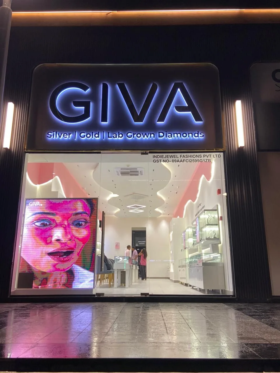 GIVA Silver & Gold Jewellery Store | Central 50, Noida — photo