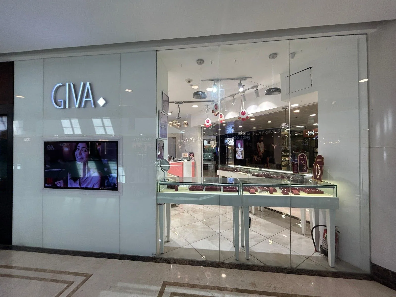 GIVA Silver & Gold Jewellery | Mall of India | Lab Grown Diamonds — photo