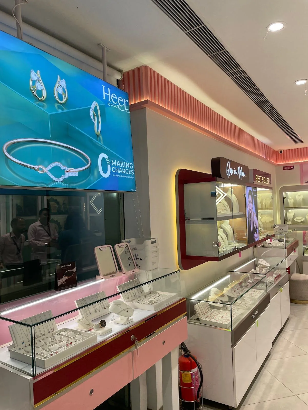 GIVA Silver & Gold Jewellery | MGF Metropolitan Mall | Lab Grown Diamonds — photo