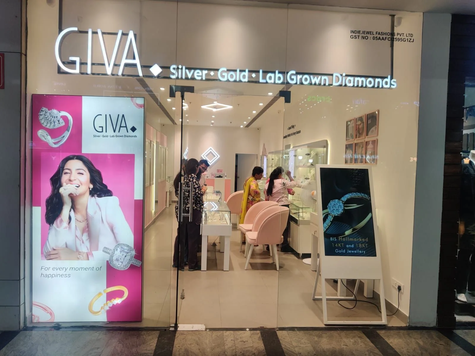GIVA Silver & Gold Jewellery | Mahagun Mall | Lab Grown Diamonds — photo