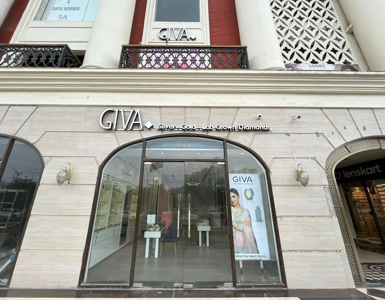 GIVA Silver & Gold Jewellery Store | PKS Town Center, Noida — photo