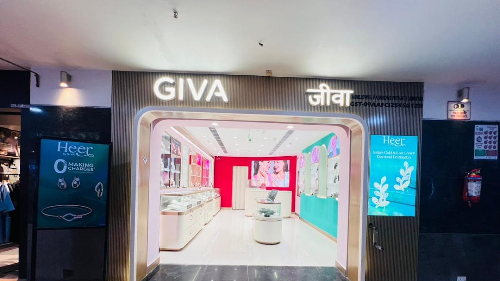 GIVA Silver & Gold Jewellery Store | JHV Mall, Varanasi