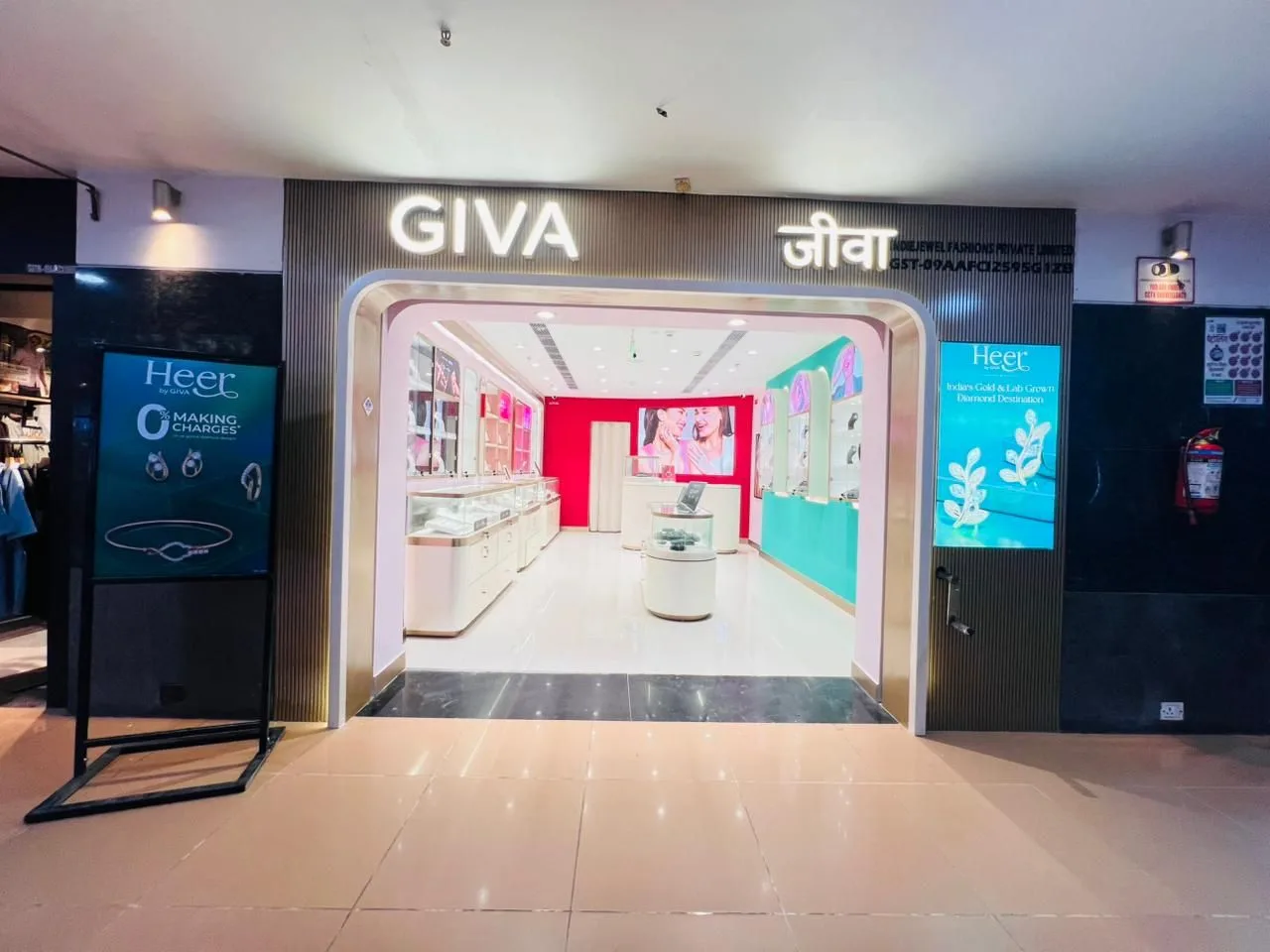 GIVA Silver & Gold Jewellery Store | JHV Mall, Varanasi — photo