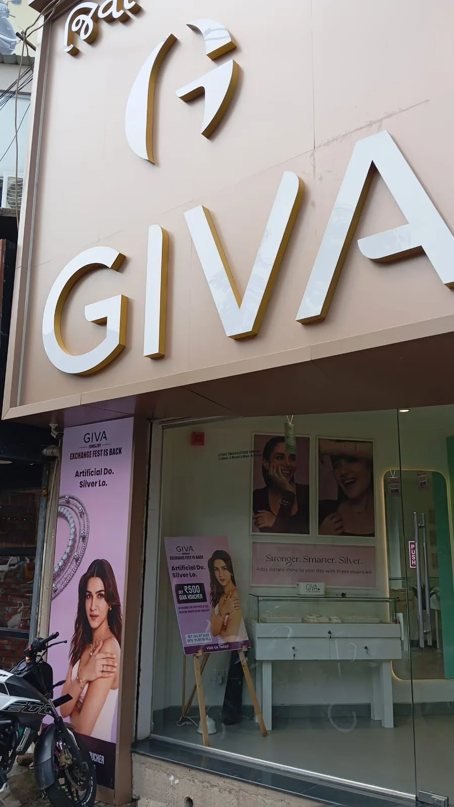 GIVA Silver & Gold Jewellery | Yagnik Road | Lab Grown Diamonds — photo