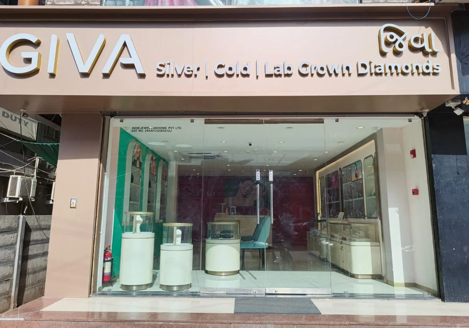 GIVA Silver & Gold Jewellery Store | Waghavadi Road, Bhavnagar — photo