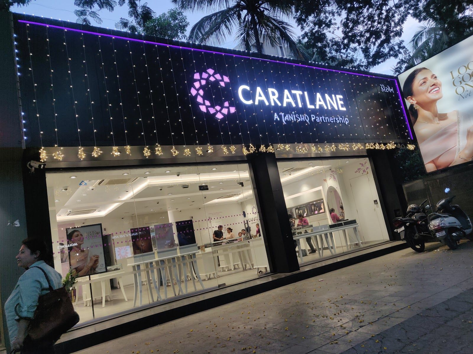 CaratLane Jewellery Ghod Dod Road, Surat — photo