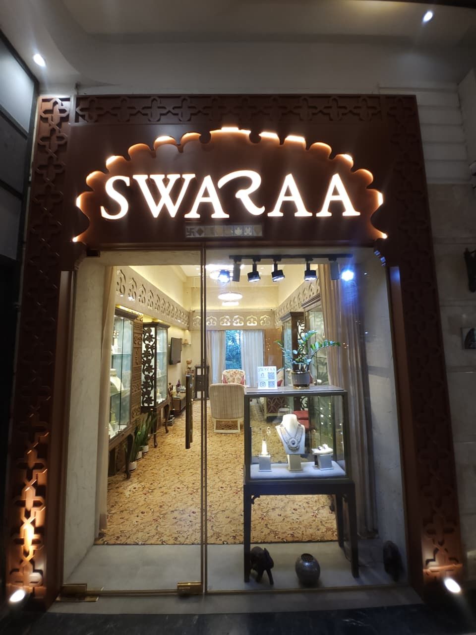 𝗦𝘄𝗮𝗿𝗮𝗮 𝗝𝗲𝘄𝗲𝗹𝘀 - Best Jewellery set for wedding | Customized | Bespoke Wedding | Silver Bridal Jewellery in Surat — photo