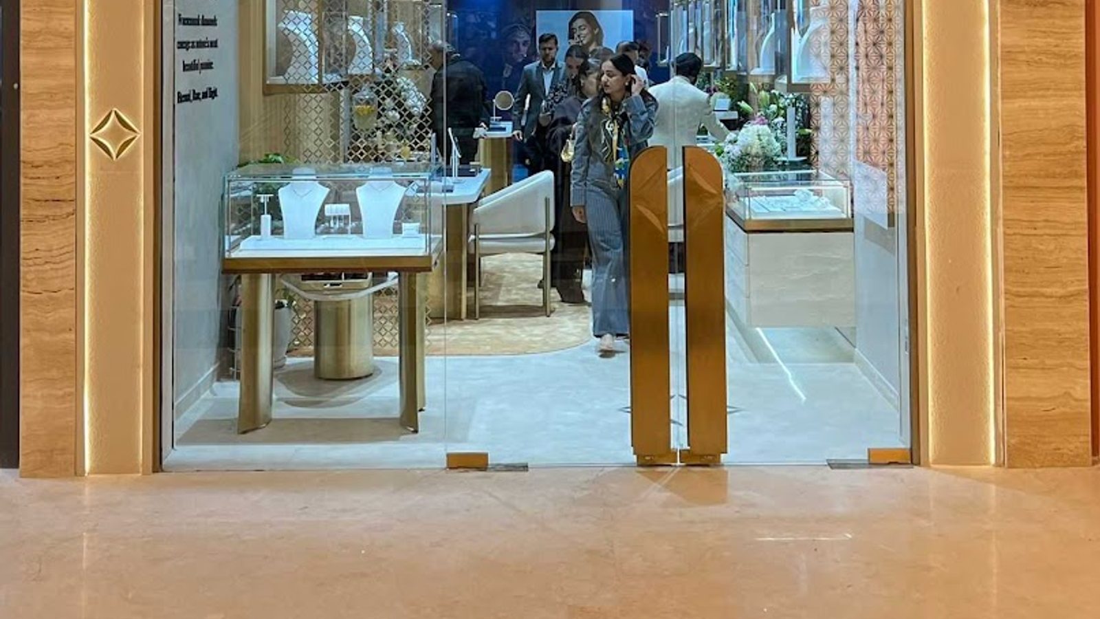 FOREVERMARK DIAMOND JEWELLERY - Nexus Elante Mall, Chandigarh