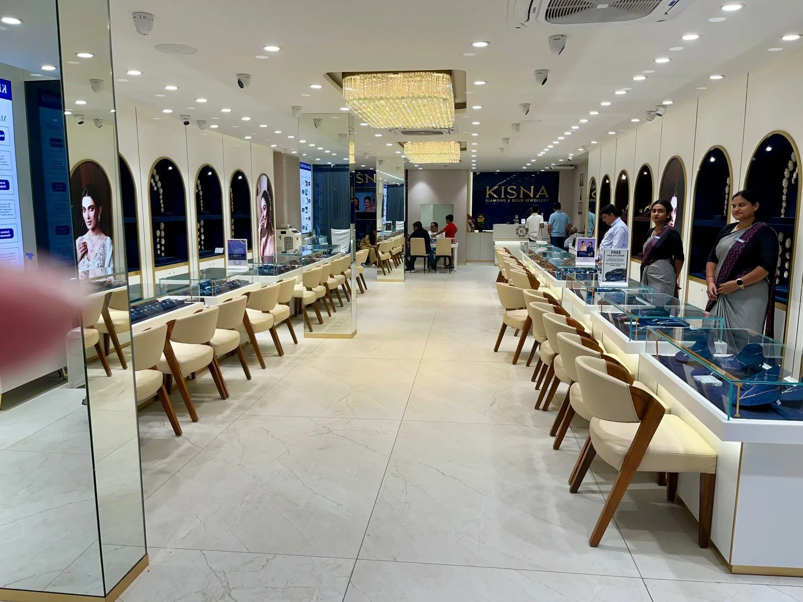 Kisna Diamond & Gold Jewellery - Kanth Road, Moradabad — photo
