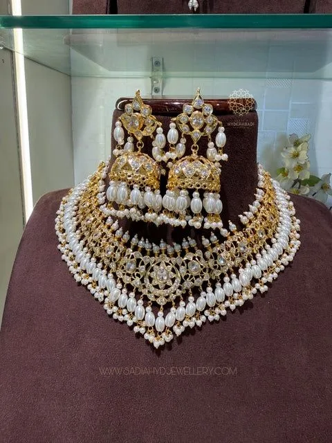 Soofia White Necklace