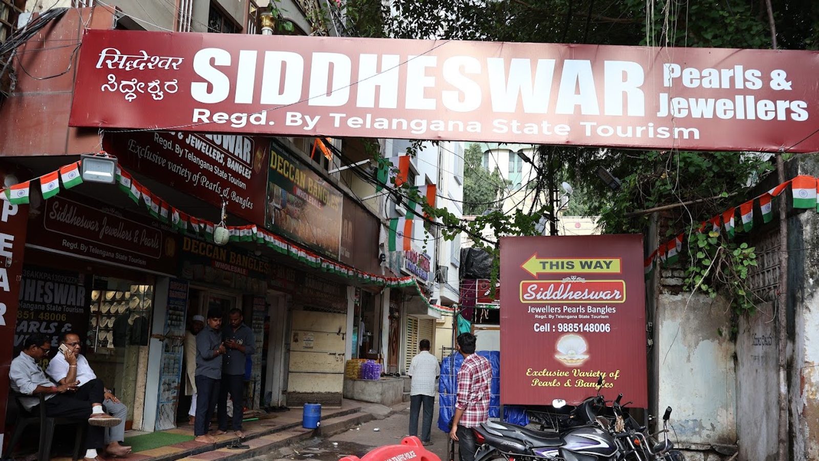 Siddheshwar Jewellers & Pearls - Best Necklace & Earrings Gemstone Jewellery Set in Charminar Hyderabad