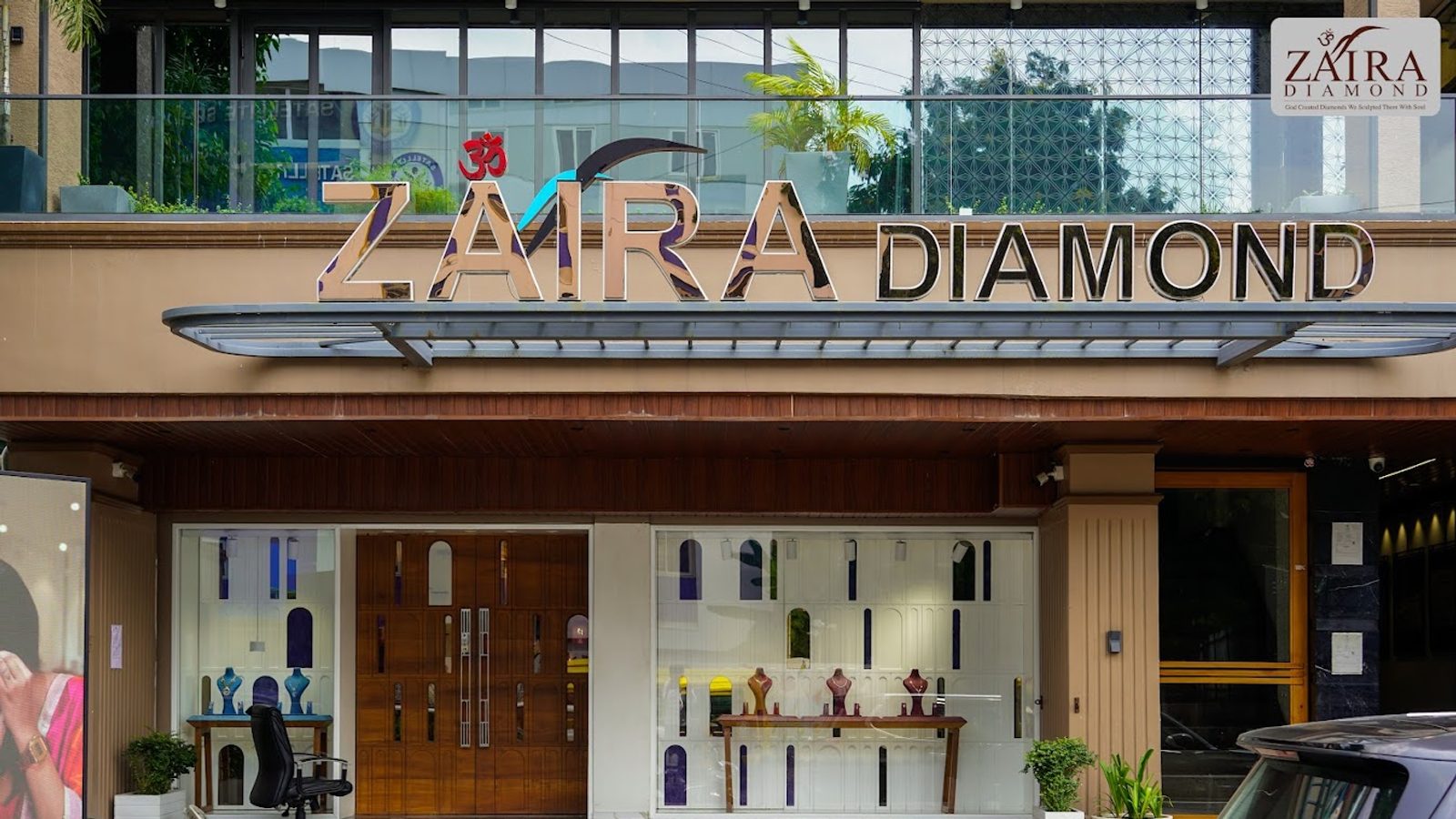 Om Zaira Diamond