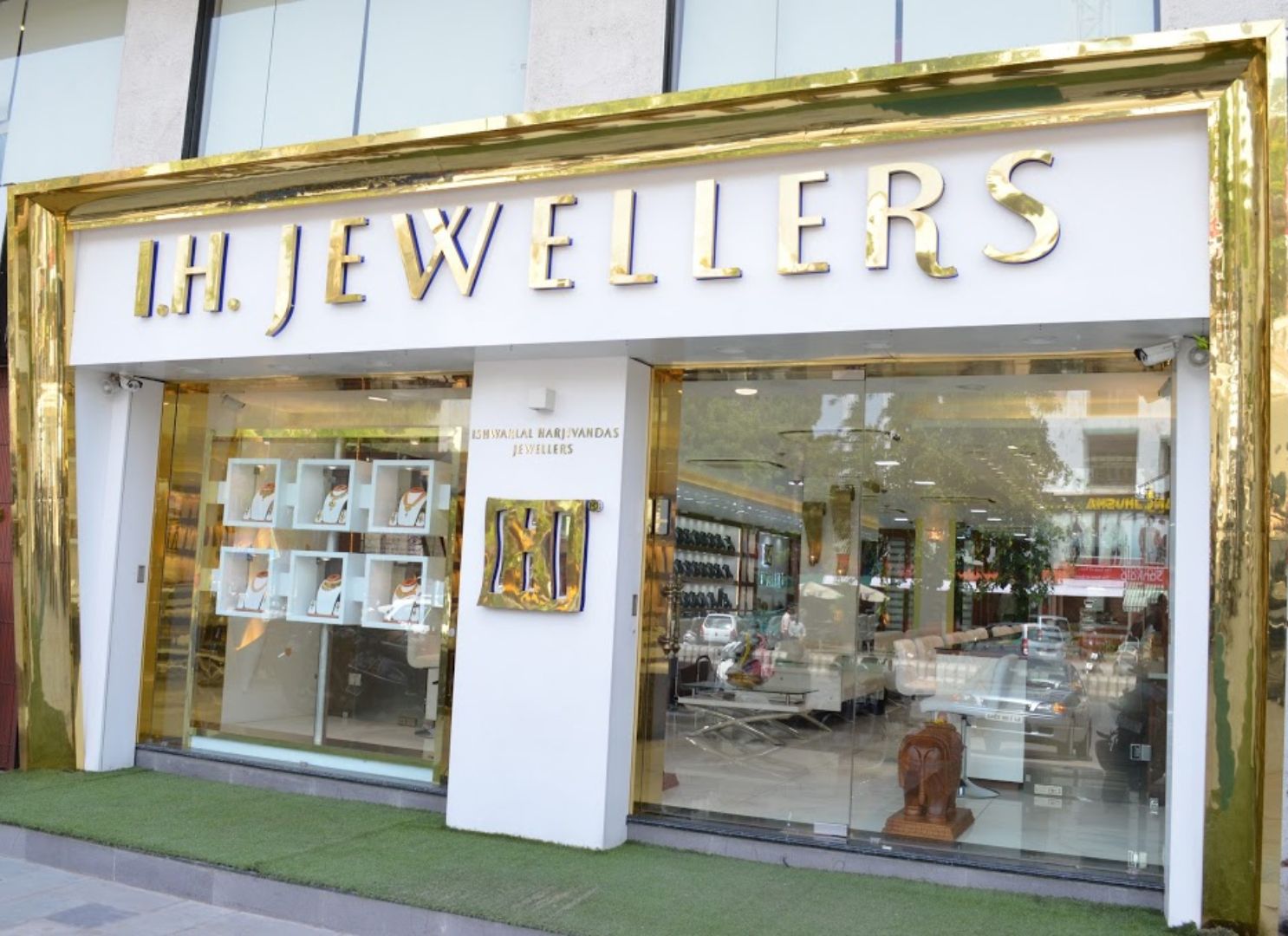 IH Jewellers - Ahmedabad, Maninagar — photo