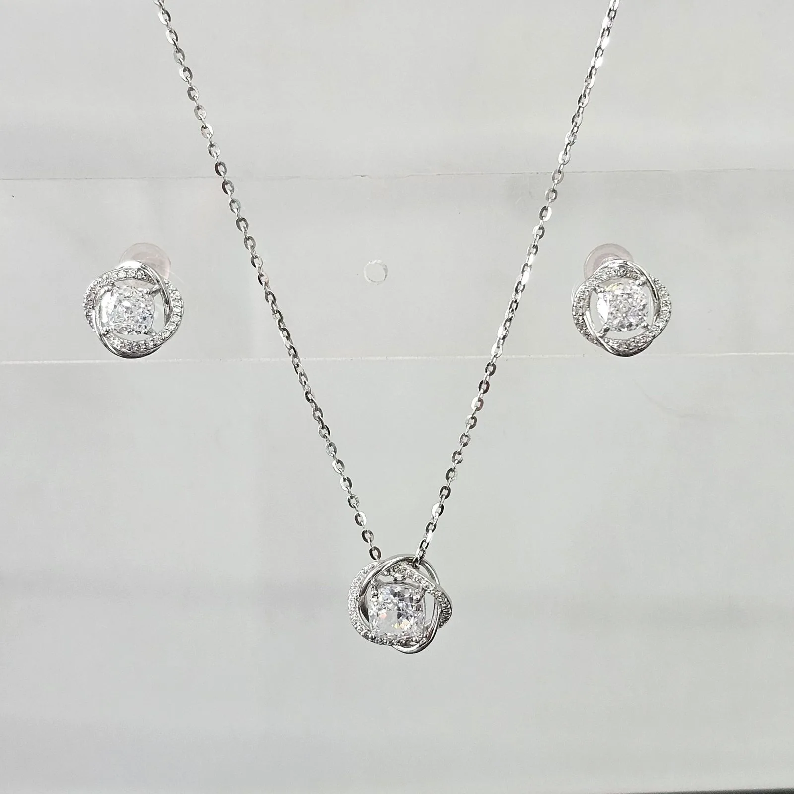 Solitaire Diamond Necklace Set