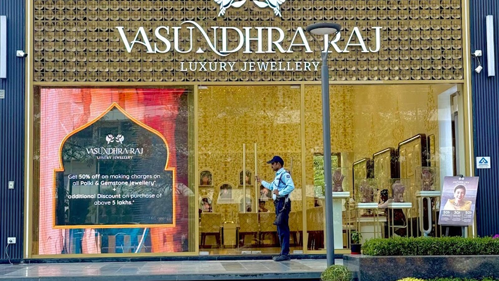 Vasundhra Raj Luxury Jewellery