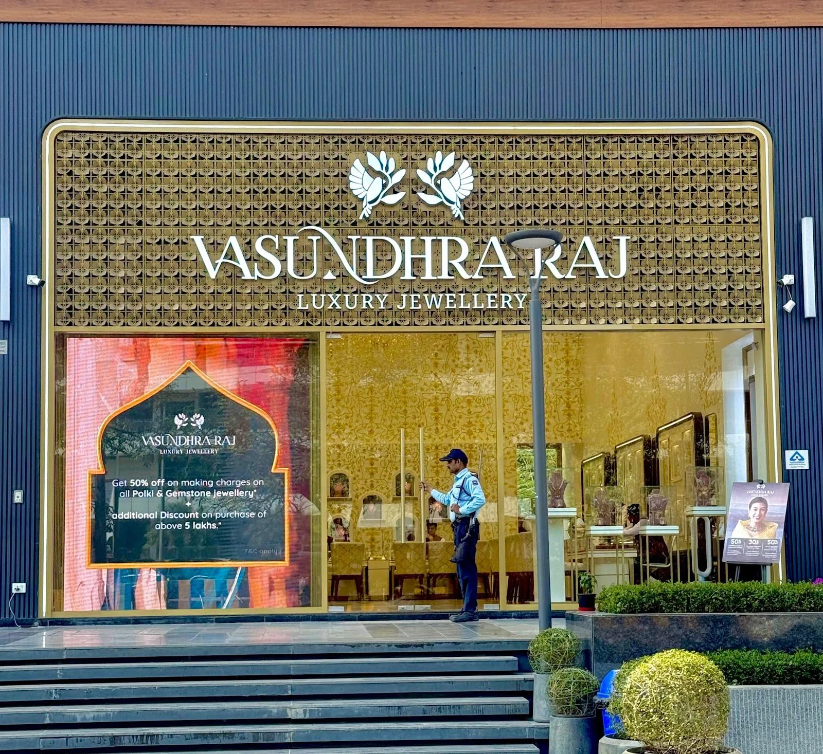 Vasundhra Raj Luxury Jewellery — photo