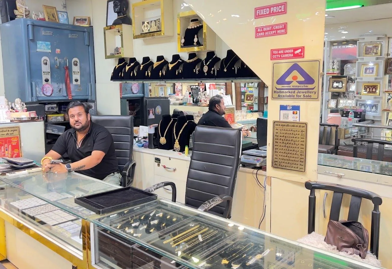 BABBAR’S KRISHNA JEWELS & RATAN KENDAR - Pukhraj Neelam Panna Starling Silver Gems Stone Dealer in Karnal — photo