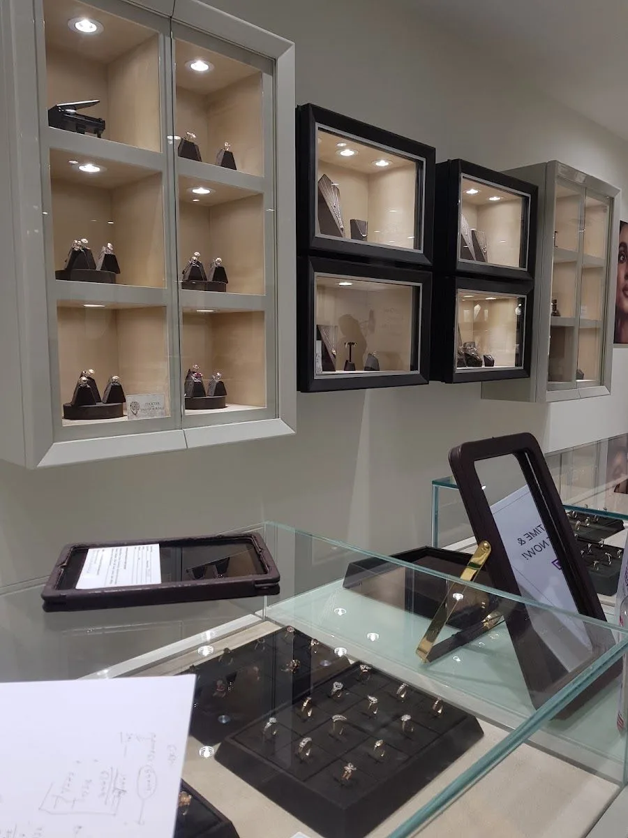 CaratLane Jewellery CG Road, Ahmedabad