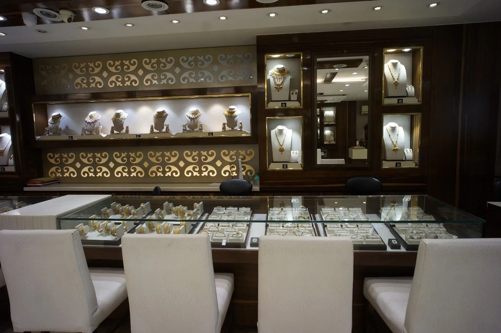 Zinzuwadia Jewellers C G Road