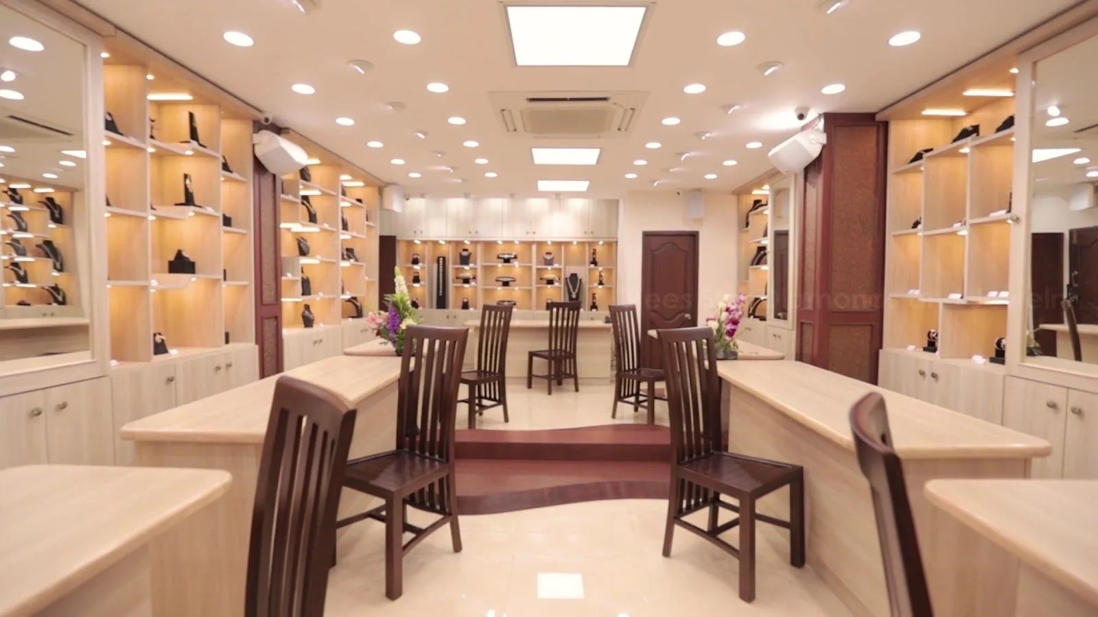 Vees Star Diamonds - Karaikudi Diamond Jewelry Manufacturers
