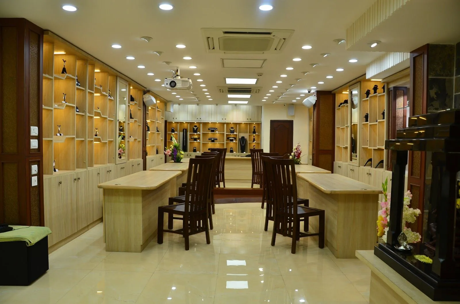 Vees Star Diamonds - Karaikudi Diamond Jewelry Manufacturers