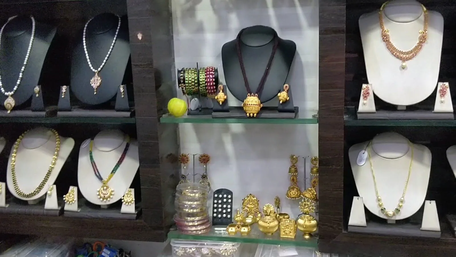 LAKSHMI NARAYANAPEARLS GEMS &amp; JEWLLERS