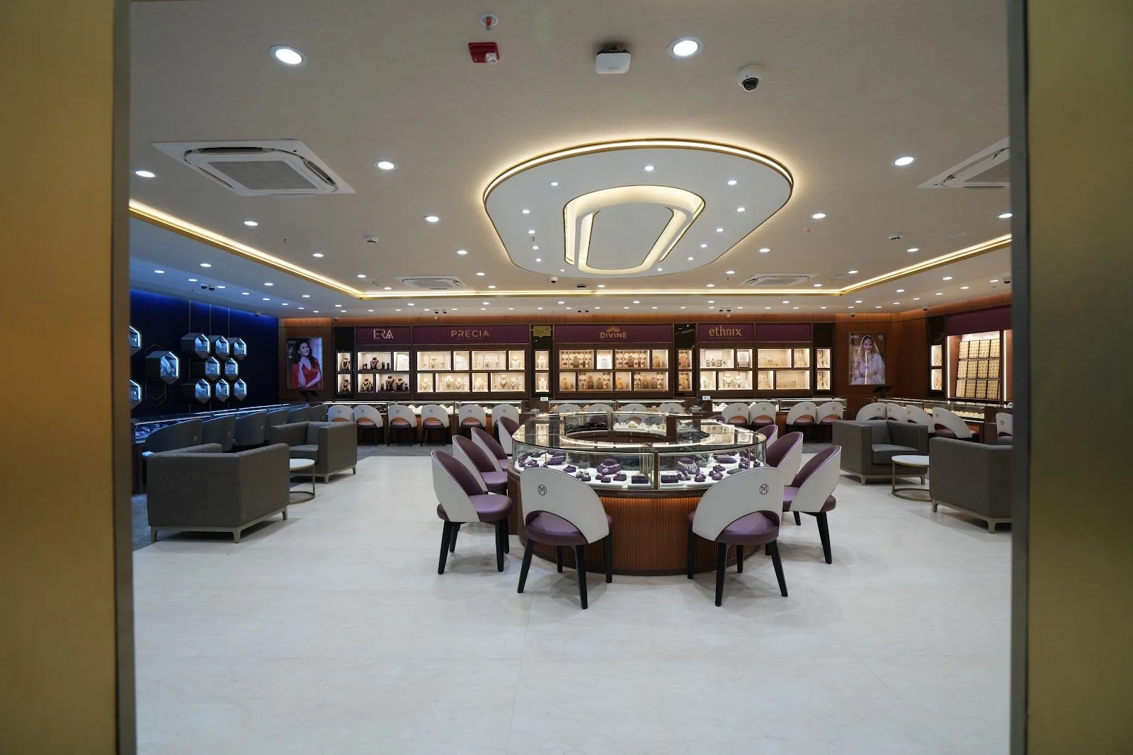 Malabar Gold and Diamonds - 100Ft Road Velachery