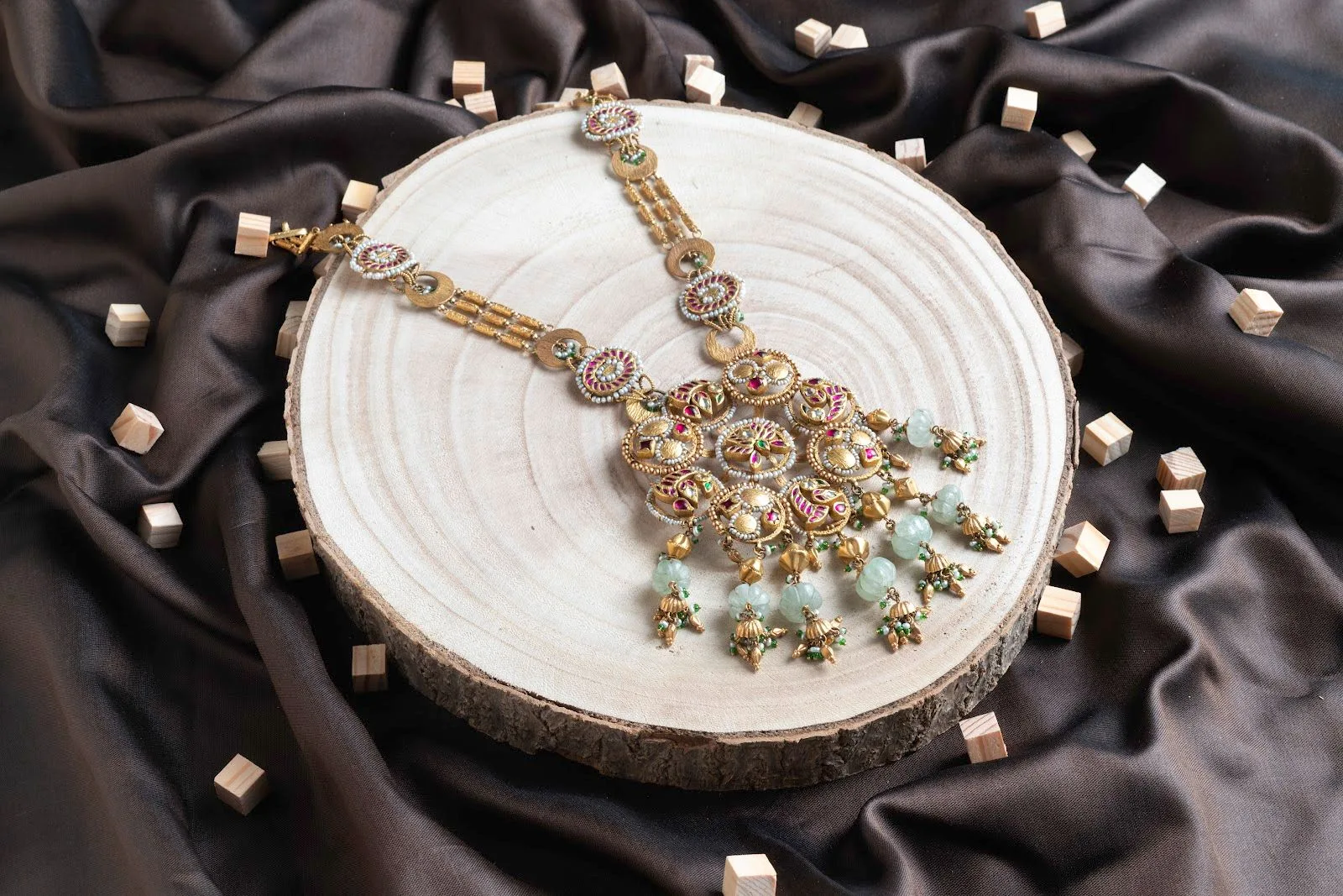 PARASMANI GEMS PVT LTD - Gold Jewellery , Diamond Jewellery , Silver Jewellery, Gems and Stone, Best Jeweller In Ahmedabad