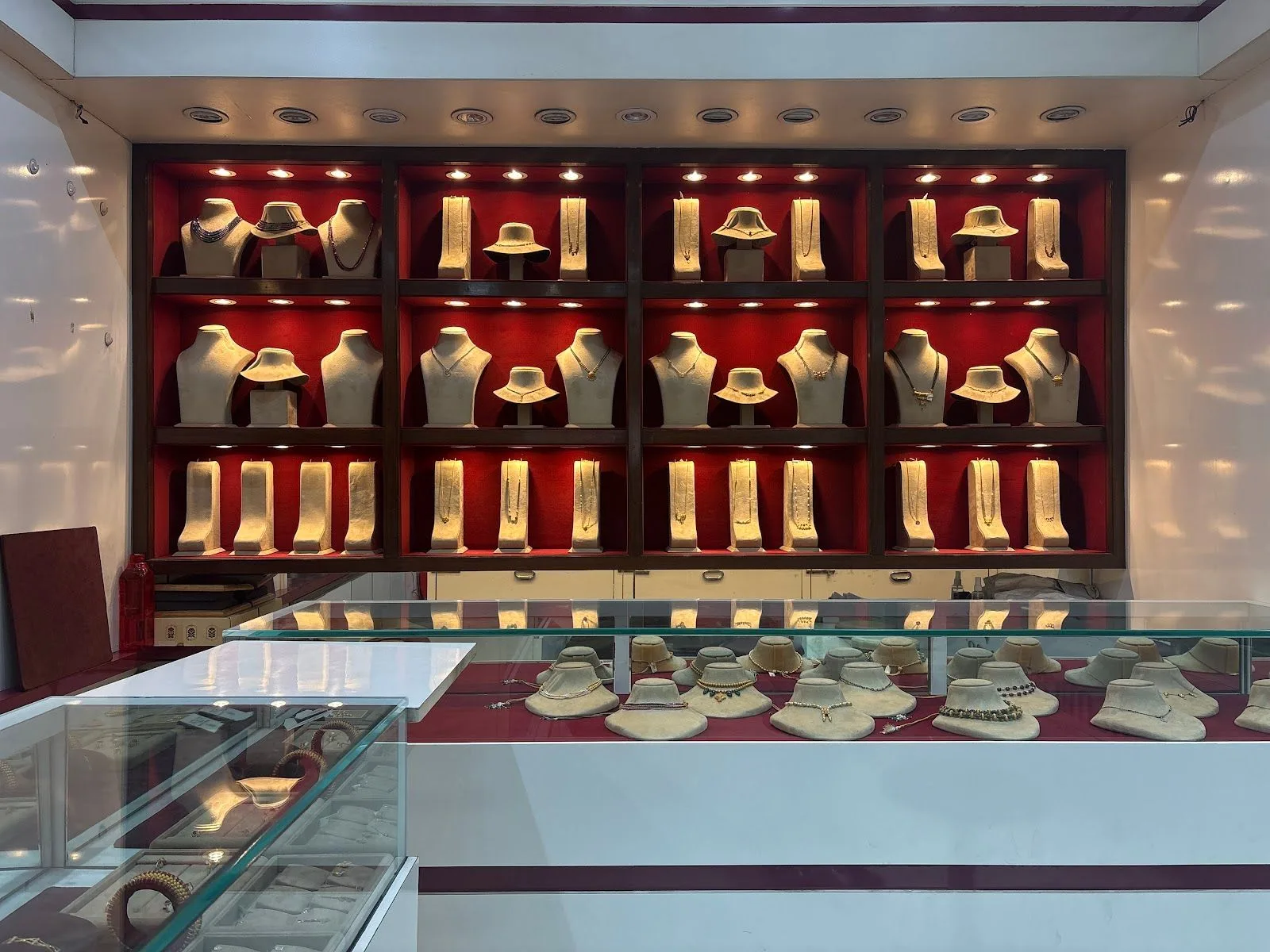 Ashtekar &amp; Pathrikar Jewellers
