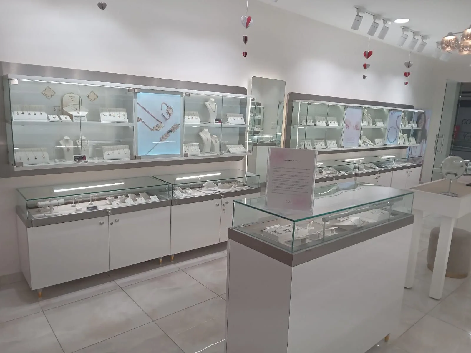 GIVA Silver &amp; Gold Jewellery | Mall of Jaipur | Lab Grown Diamonds