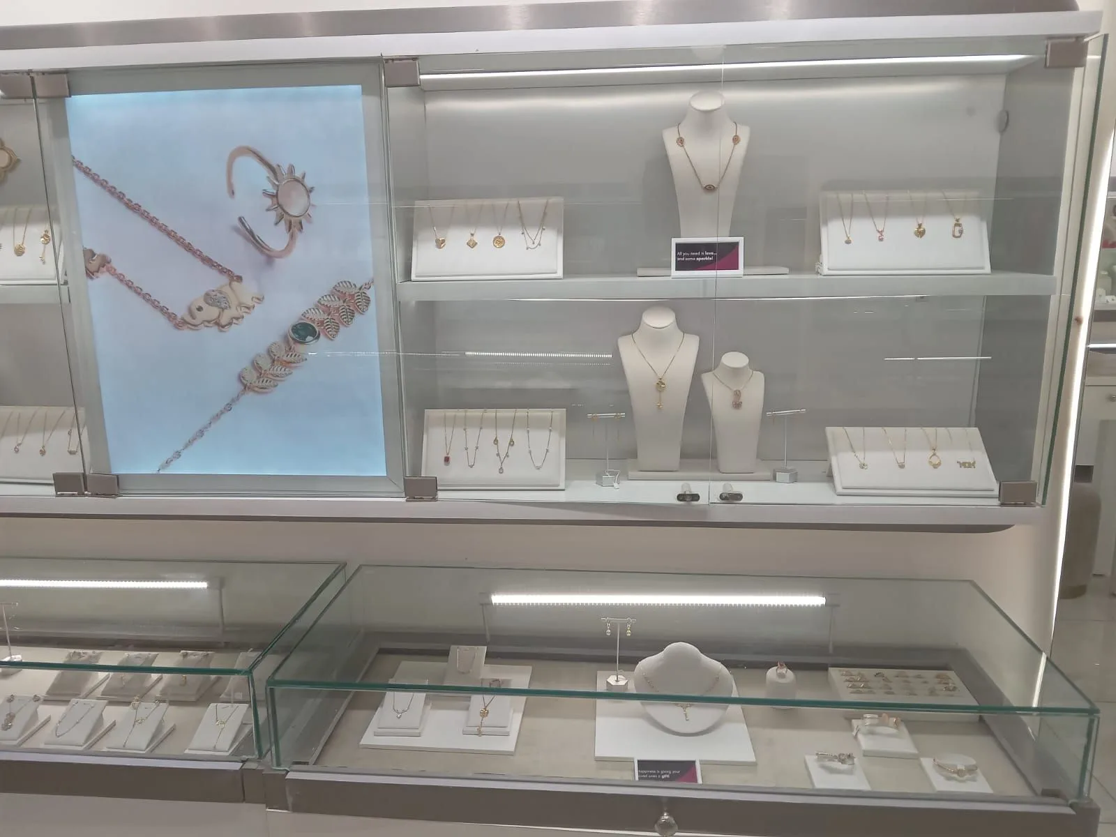 GIVA Silver &amp; Gold Jewellery | Mall of Jaipur | Lab Grown Diamonds
