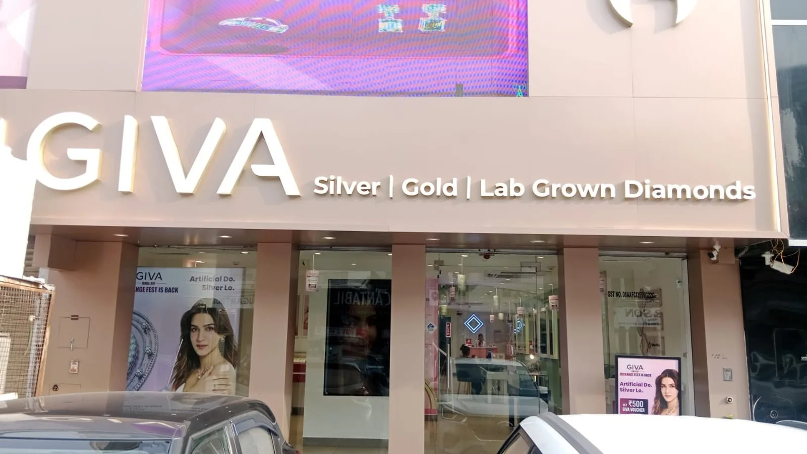 GIVA Silver & Gold Jewellery Store | Mirza Ismail Road, Jaipur