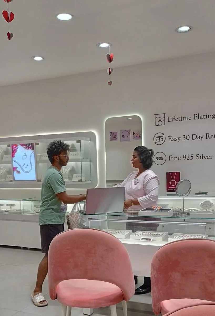 GIVA Silver &amp; Gold Jewellery Store | Mirza Ismail Road, Jaipur