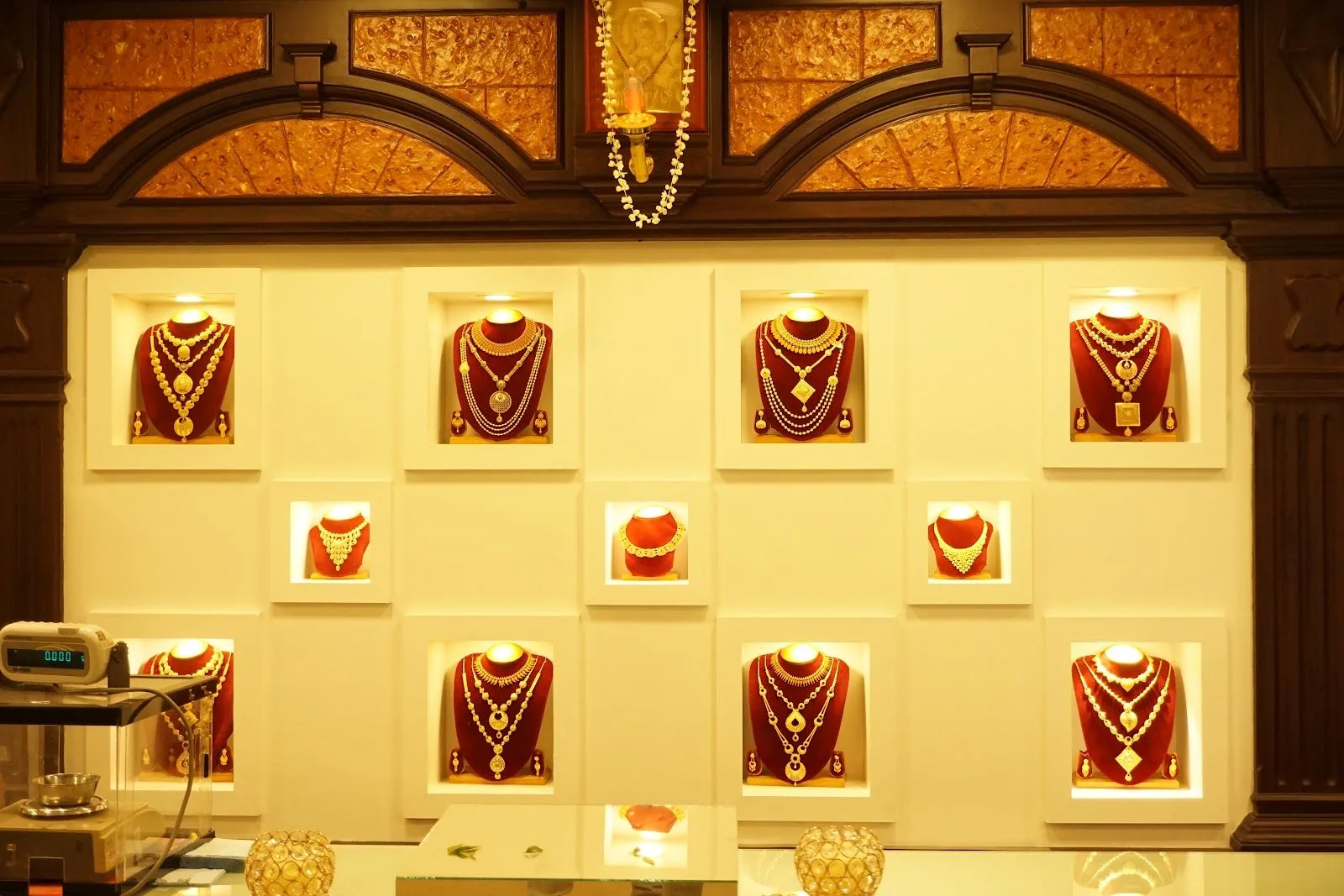 Aiswarya Gold and Diamonds Thrissur | Manufacturing and Wholesale Jewellery