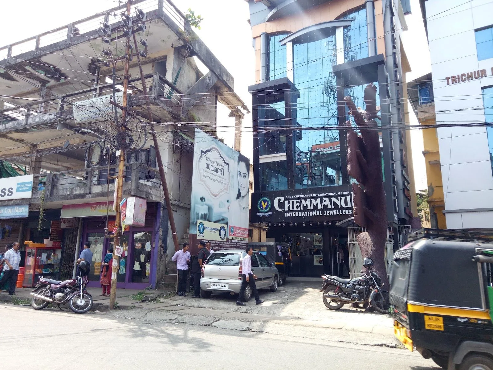 CHEMMANUR INTERNATIONAL JEWELLERS THRISSUR SHOWROOM