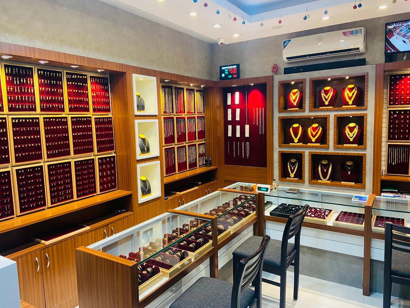 Madassery Jewellers Gold .Diamonds &amp; Silver