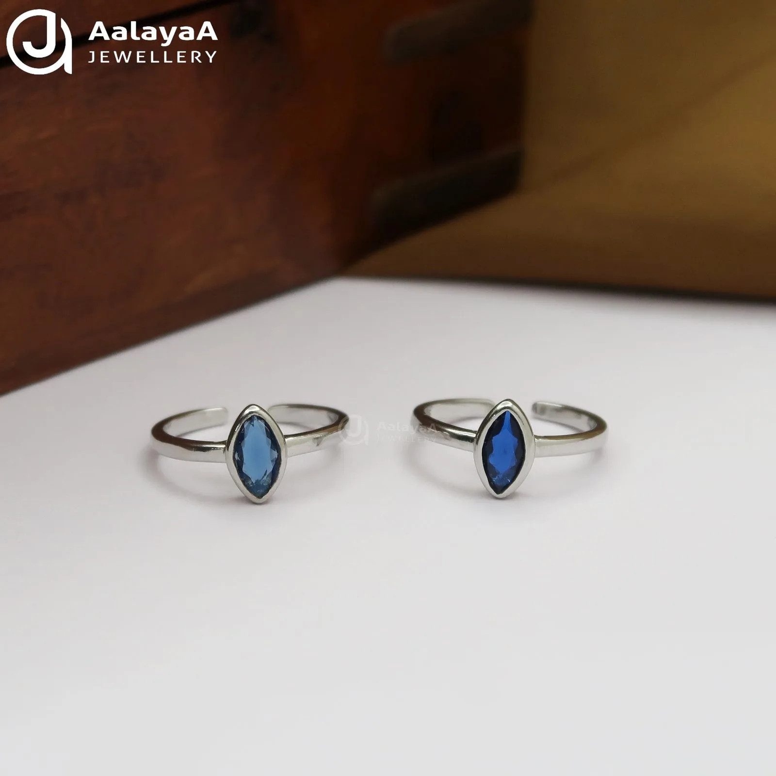 Silver Azure Oval Toe Ring