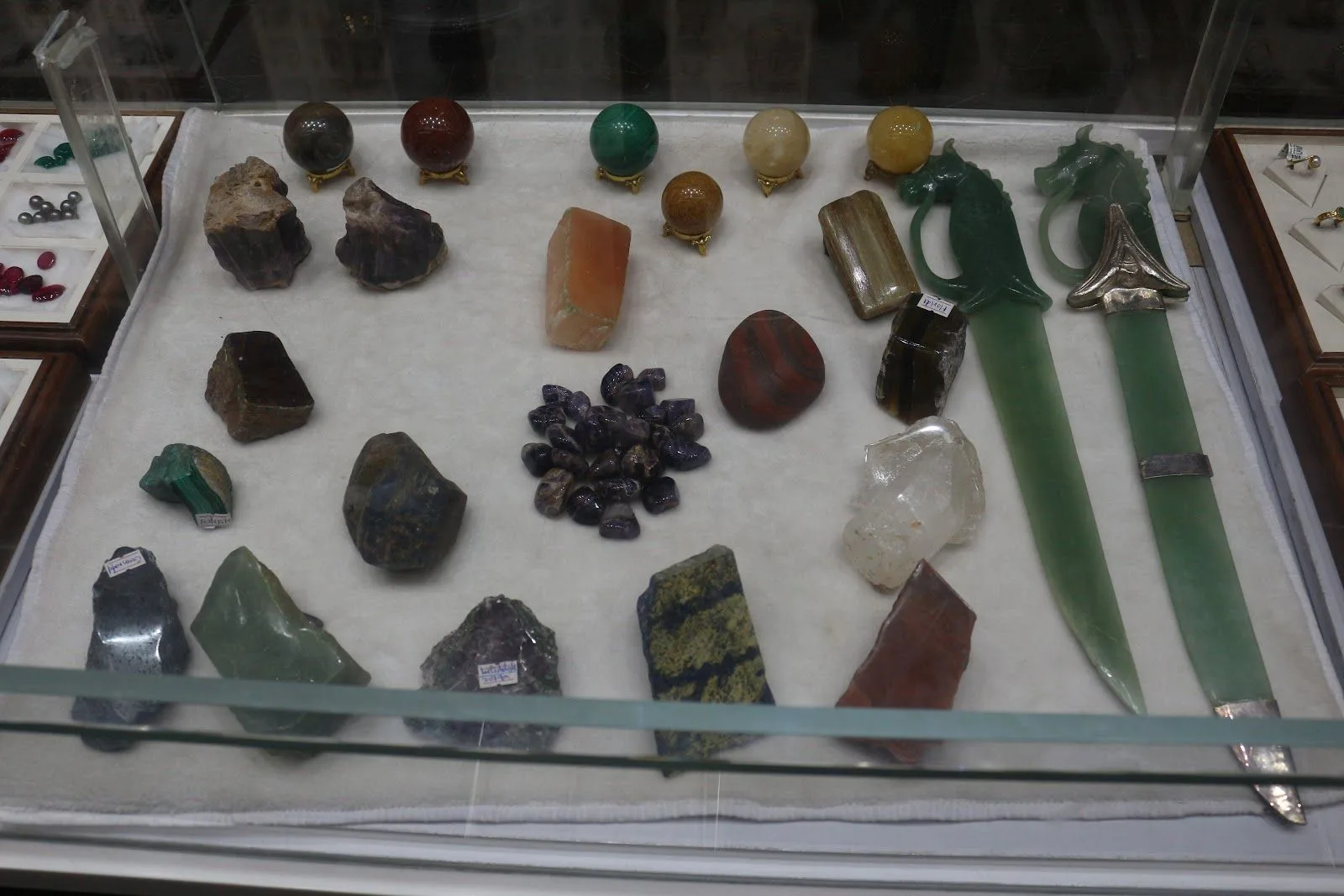 VRA Gems &amp; Jewels