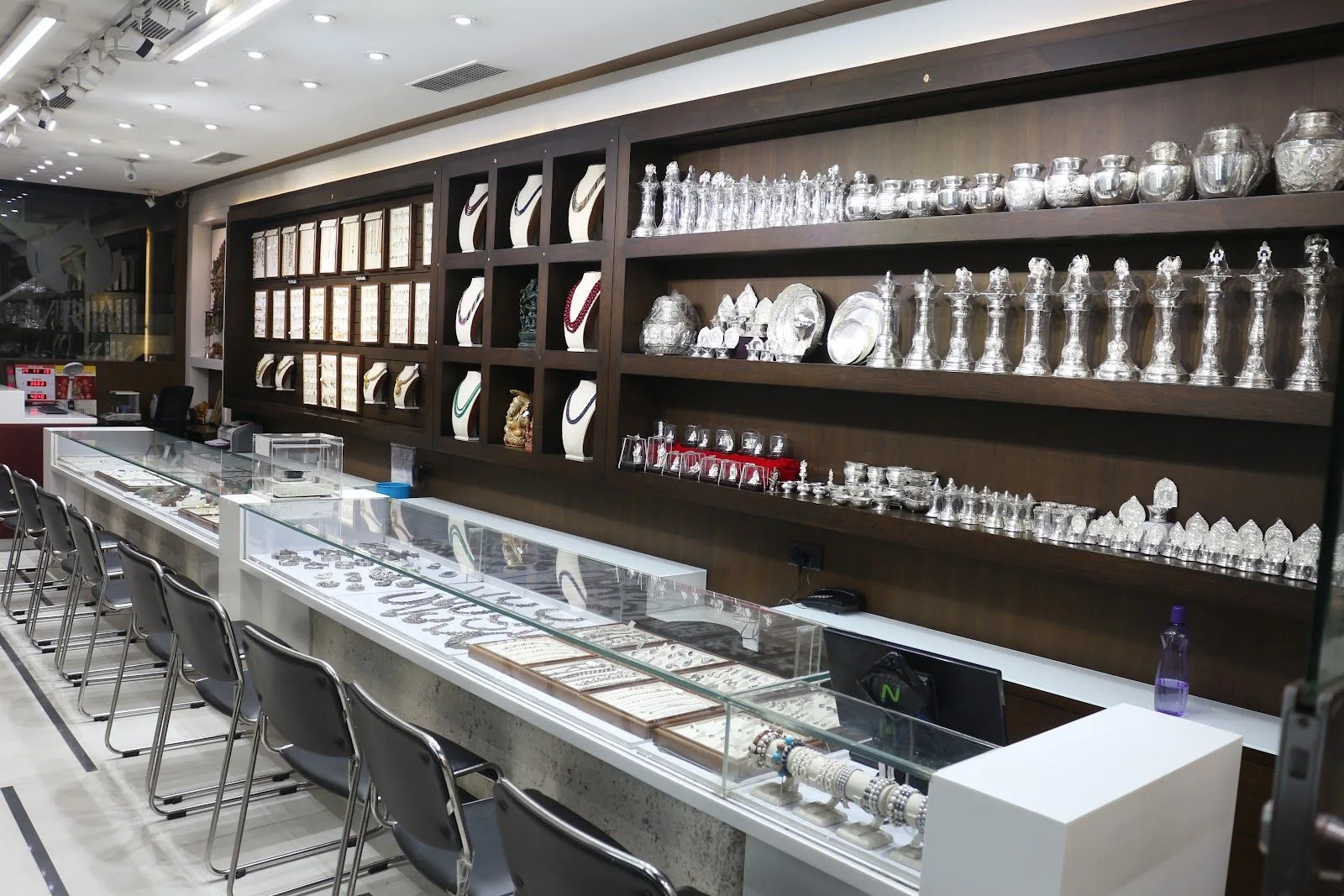 VRA Gems &amp; Jewels