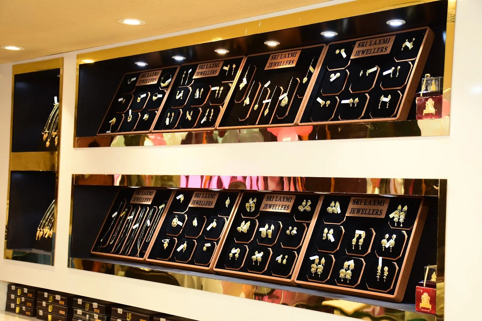 Shri Laxmi Jewellers