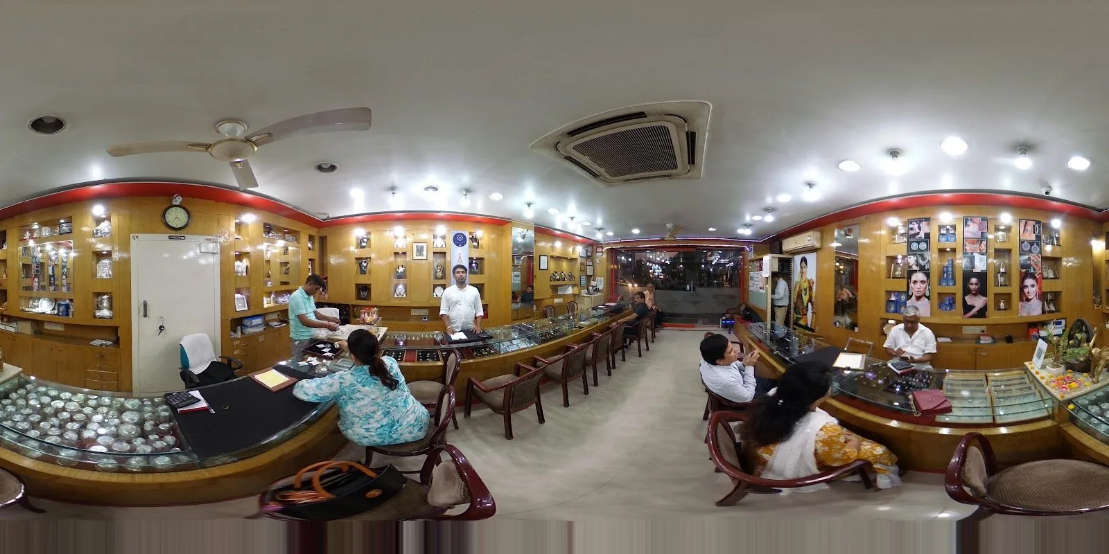 MLJ MUNNA LAL JEWELLERS LLP