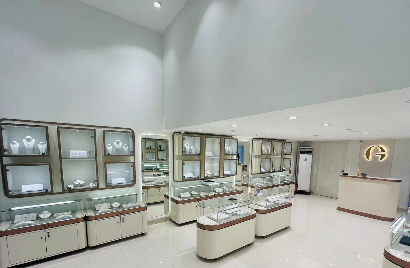 GIVA Silver &amp; Gold Jewellery Store | Mahatma Gandhi Road, Indore