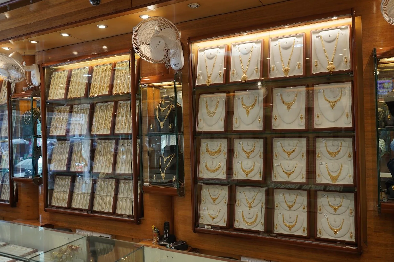 Chakabhai Jewellers - Gold jewellery in Vadodara | Bridal jewellery Vadodara | Best Jewellery Showroom in Vadodara
