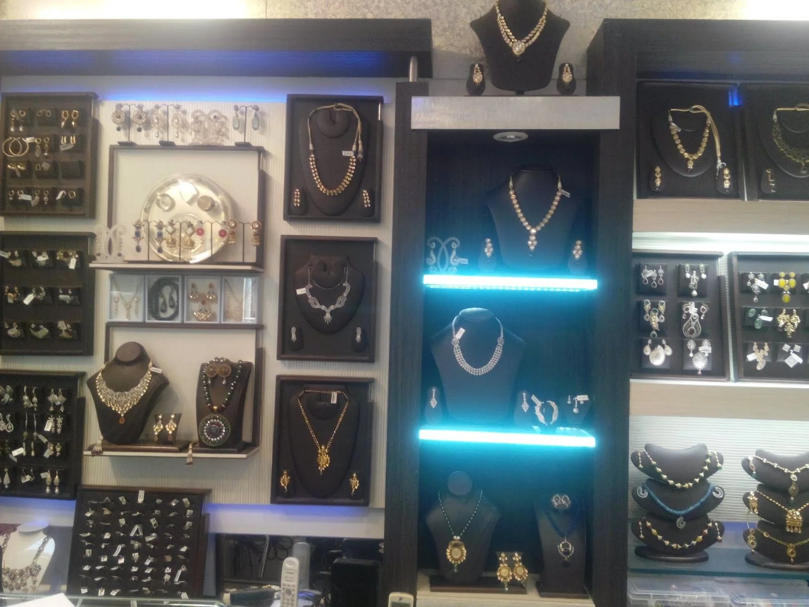 Aamrapali Jewellers | Best Silver Shop In Vadodara