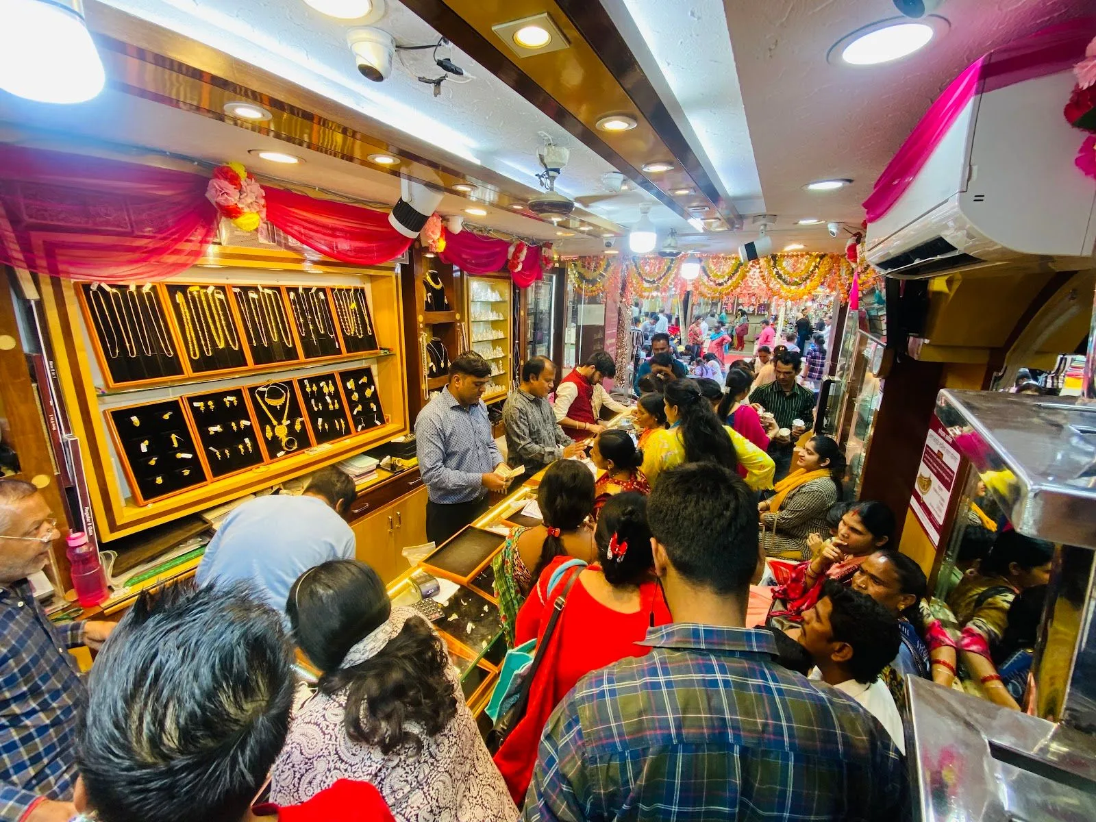𝗞𝗿𝗶𝘀𝗵𝗻𝗮𝗺 𝗝𝗲𝘄𝗲𝗹𝗹𝗲𝗿𝘀 -Best Jewellery Showroom |Trusted Jeweller |Customise Jewellery in Bhopal
